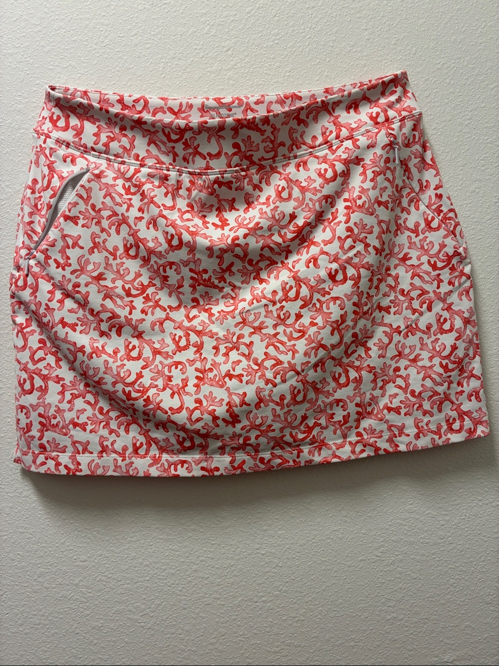 Tommy Bahama White with Red Coral Pattern athletic skirt